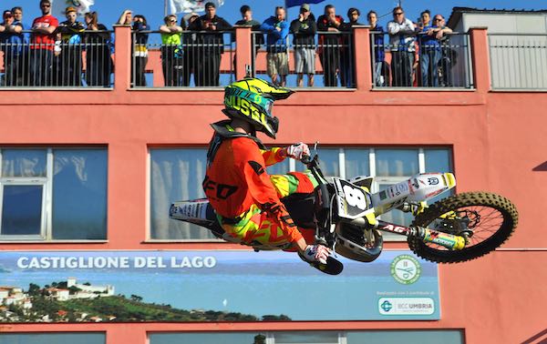 Motocross Trasimeno, sfida tra giovanissimi piloti di Umbria e Toscana