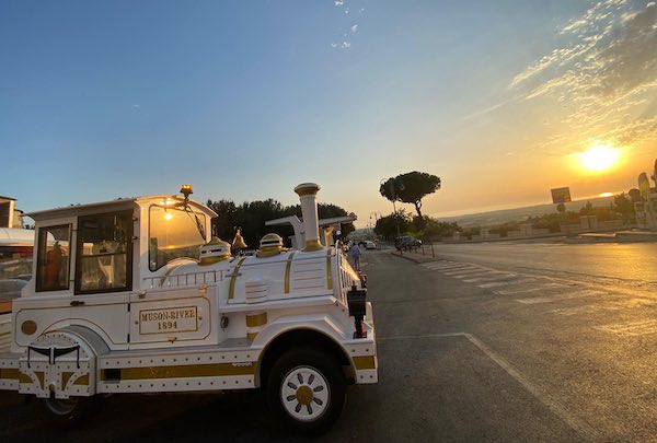 Nuovi orari per il trenino turistico che collega il centro storico al Lido di Tarquinia