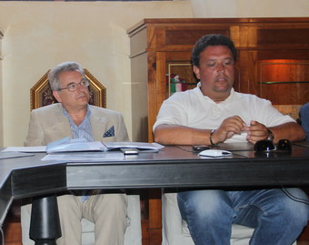 "Oggi il Tribunale, domani chissà cos'altro". Tutte le forze politiche concordi: "Scendere in piazza e farsi sentire". Lunedì 16 luglio Consiglio comunale aperto