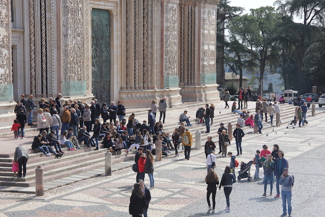 Aumento delle imposte turistiche: Confcommercio protesta, ristoratori pronti alla raccolta firme