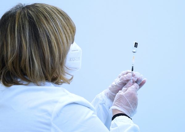 Chiuso l'accordo con i medici di Medicina Generale per vaccinazioni a domicilio di ultra-ottantenni che non possono spostarsi