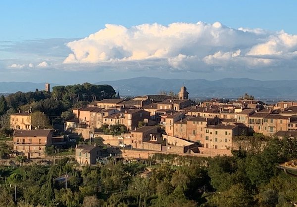 "Trekking urbano e nuovi percorsi esperienziali in totale sicurezza per un'intensa stagione turistica"