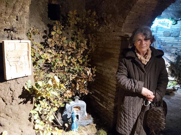 Le statuine in terracotta del presepe di Vera hanno i volti degli abitanti di Castel Viscardo