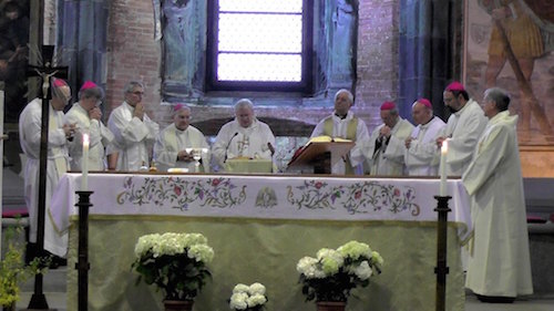 I vescovi dell‘Umbria in pellegrinaggio alla Sacra Sindone.