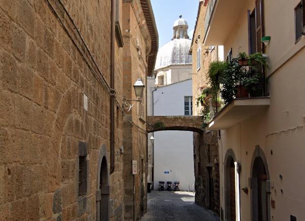 Via dei Lattanzi temporaneamente chiusa al traffico veicolare