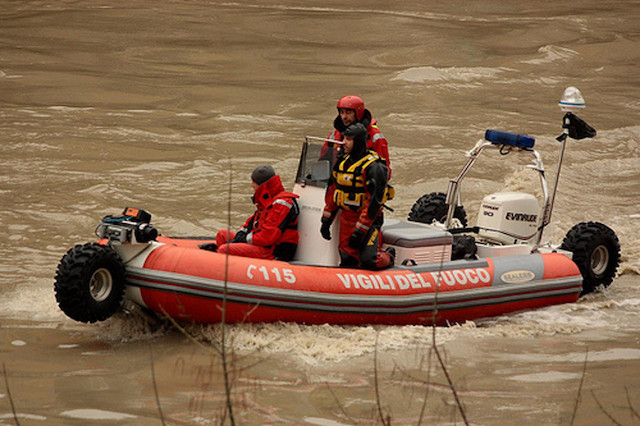 Finisce nel fiume Paglia, in buone condizioni l'operaio salvato dai vigili del fuoco