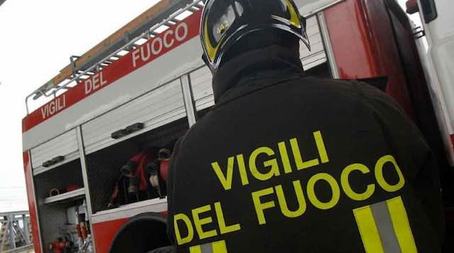 Rotoballe a fuoco a Sferracavallo, Vigili del Fuoco al lavoro