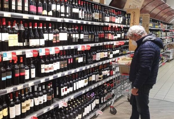 Nell'anno del Covid aumentano le vendite di vino nella grande distribuzione