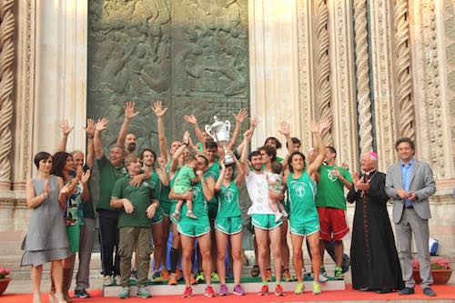 Inossidabile Olmo. È bianco-verde anche la 50esima Staffetta dei Quartieri