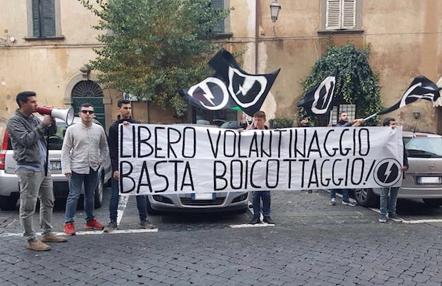 Blocco Studentesco, sit-in contro "l'ostruzionismo della dirigenza al liceo Gualterio"