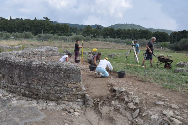 Indagini archeologiche in corso nel foro della città romana di Volsinii