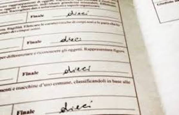 Inizia dalla Primaria il processo di abolizione dei voti numerici nella scuola pubblica