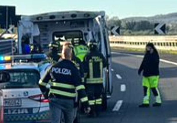 Incidente nei pressi del casello autostradale di Fabro, tre i mezzi coinvolti 
