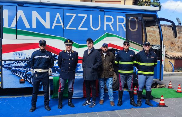 Il Pullman Azzurro della Polizia Stradale fa tappa all'Italian Motor Week