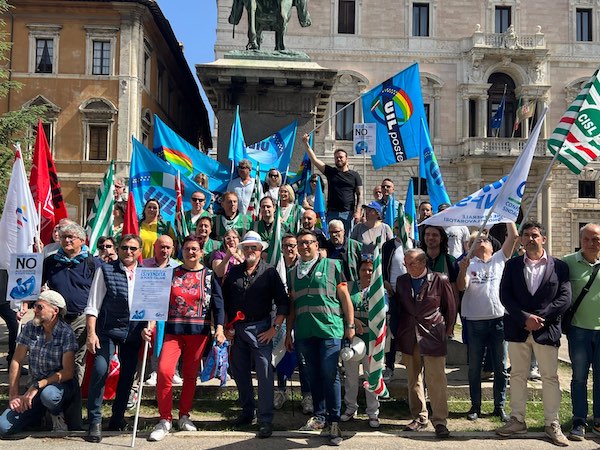 Poste Italiane, sindacati in piazza. "No alla possibile privatizzazione"