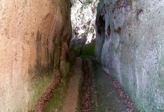 Da Morrano Alla Valle Del Chiani Da Pitigliano A Sovana Lungo Le Vie 