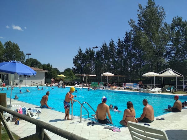 Estate alla Piscina Comunale di Castel Viscardo, tra nuoto e acquafitness