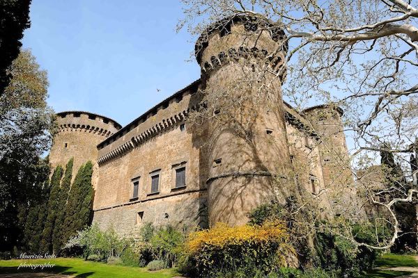 Il Castello di Giulia Farnese con il giardino medievale e la fabbrica delle Ceramiche Misciattelli