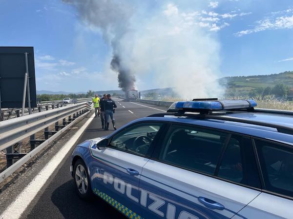 Autotreno In Fiamme Lungo L A1 Riaperto Il Tratto Tra Fabro E Orvieto 