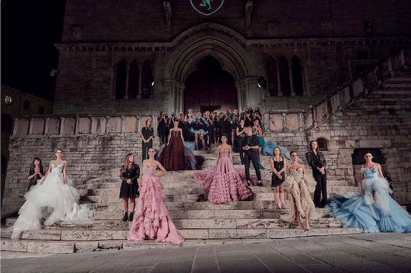 "Fashion Show 2022", la scalinata di Palazzo dei Priori ospita la sfilata degli allievi del NID