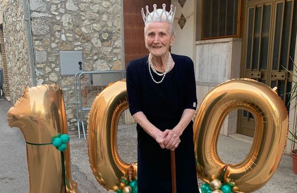 Montecchio festeggia i 100 anni di Enedina. "Persone come lei rappresentano la storia del paese"