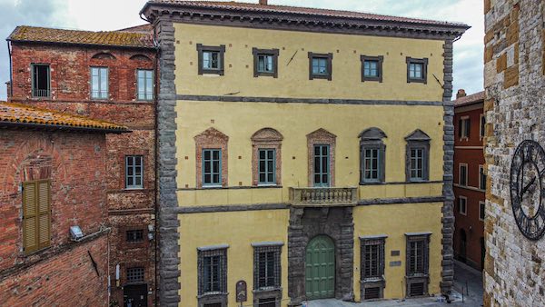 Terminato il restauro della facciata, Palazzo Della Corgna torna a splendere