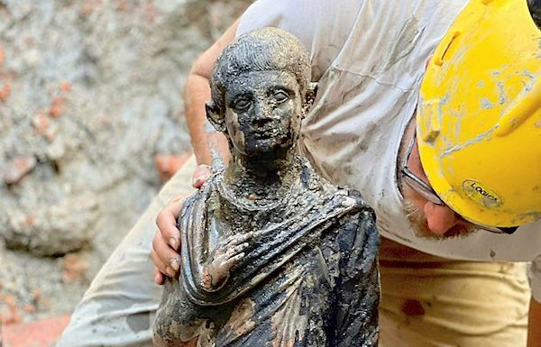 Dalle acque termali, 24 bronzi. "Si riscrive la storia della statuaria etrusca-romana"