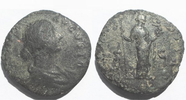Ritrovate due monete dell'epoca imperiale romana. Ritraggono Faustina II e Adriano