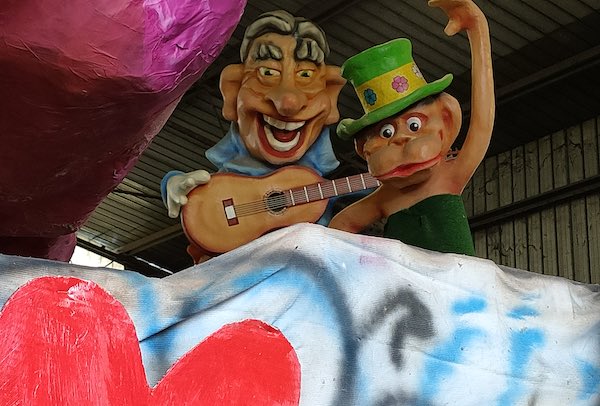 Carri allegorici, spettacoli di strada e street band nel Carnevale dei Bambini