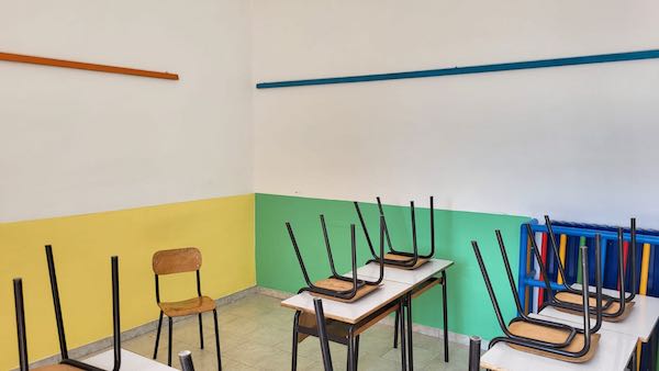 Le insegnanti colorano la Scuola Primaria di Baschi