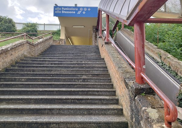 Scale mobili della Stazione Ferroviaria, Giovannini (Pd) presenta un'interrogazione