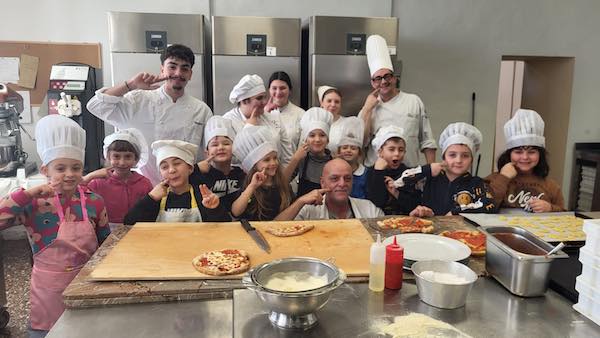 I piccoli chef della Scuola Primaria si mettono all'opera all'Alberghiero