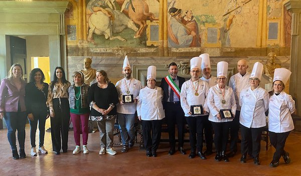 Targa per "Agilla e Trasimeno", medaglia d'oro nello "Street Food d'Autore" ai Campionati di Rimini