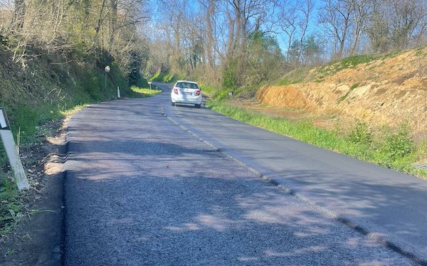 Lavori di pavimentazione sulla Strada Provinciale 111 dell'Abbadia