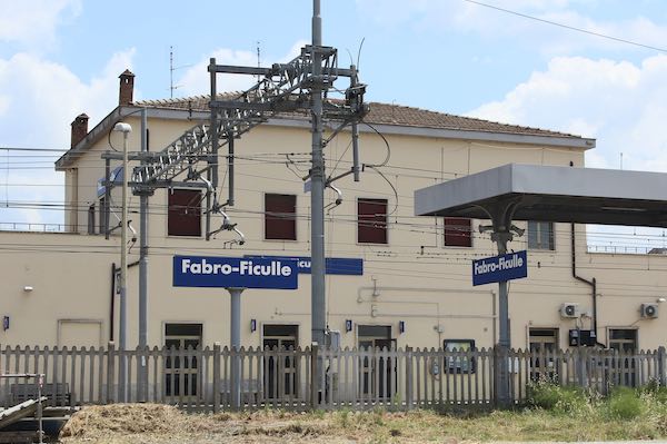 Latitante 18enne rintracciato nei pressi della Stazione e arrestato dai Carabinieri