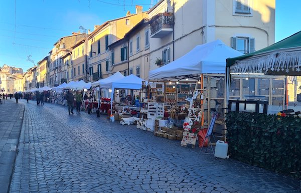 "Fiera Farnesiana di Primavera", oltre 50 espositori, artisti di strade, prodotti tipici e mostre d'arte