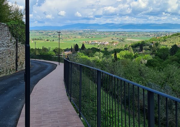 Riqualificate la passeggiata panoramica e l'area "Le Fonti"