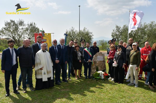 Intitolata una stele alla memoria di Pierino Corinti, finanziere trucidato nel 1945