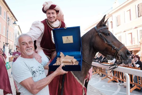 Palio dell'Anello, è quella di Santa Maria in Castello la contrada vincitrice