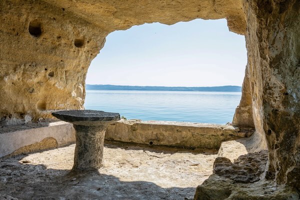 All'Isola Bisentina tre artisti contemporanei portano in mostra "La Memoria dell'Acqua"