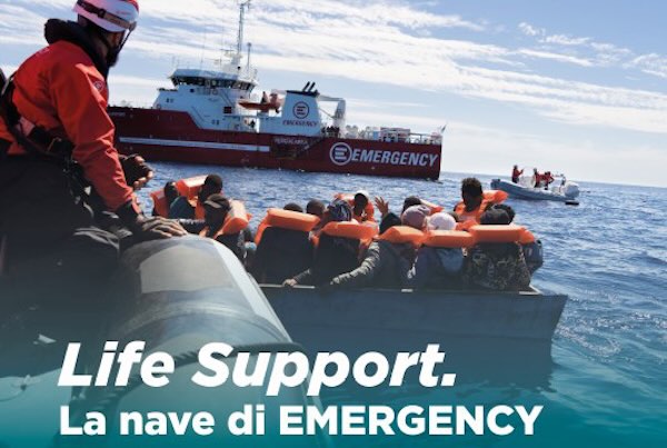 La mostra di Emergency sensibilizza sul tema dei migranti e sul loro recupero in mare
