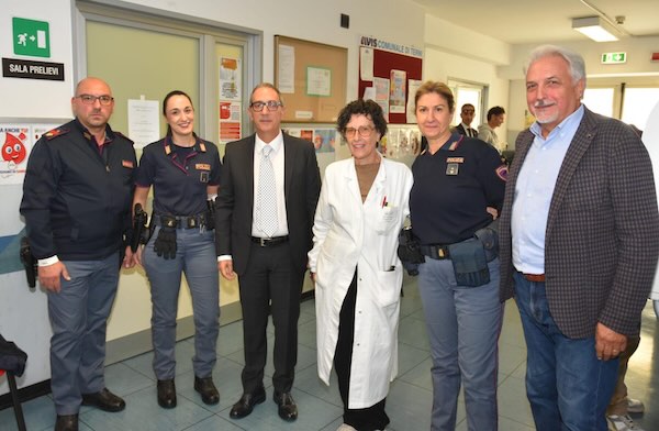 "Uniformi nel donare", la Polizia di Stato torna a donare il sangue all'Ospedale "Santa Maria"