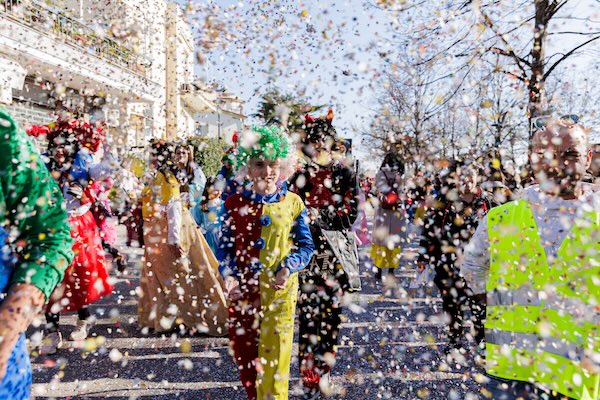 Tre sfilate per festeggiare il Carnevale tra maschere, coriandoli e musica