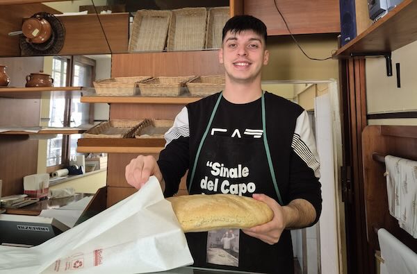 Dopo X Factor Adriano Aquili, in arte "Pi&ugrave; o Mino", torna con "Rosso Nero"