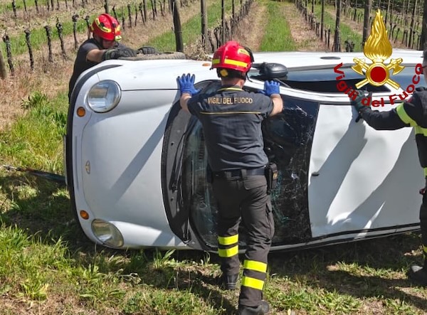 Incidente a Santa Maria. Auto si ribalta in un campo, ferito un settantenne
