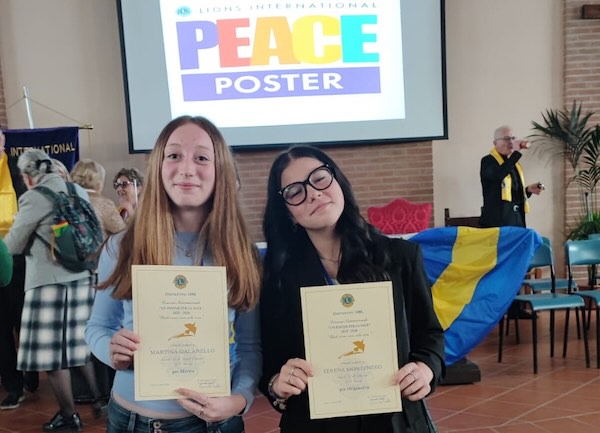 "Un Poster per la Pace", premiate due studentesse dell'Istituto Comprensivo "Muzio Cappelletti" 