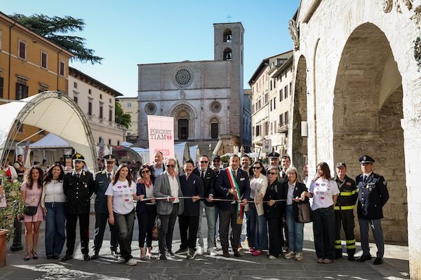 Tra cultura ed enogastronomia, Porchettiamo conquista il centro storico di Todi
