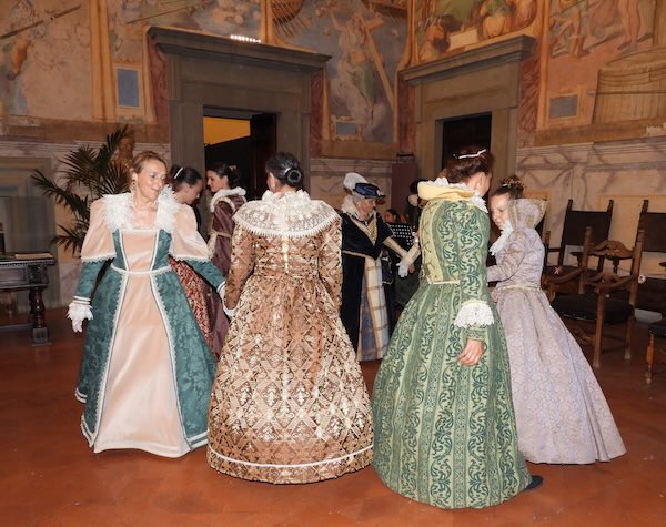 "Festa di San Domenico", il pubblico sfida il caldo e riempie piazze, rocca e palazzo