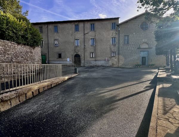 Completata l'asfaltatura del Piazzale della Chiesa della Madonna di San Nicola