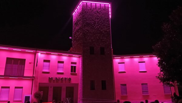 "Ottobre Rosa", il Municipio si tinge di rosa per la prevenzione del tumore al seno